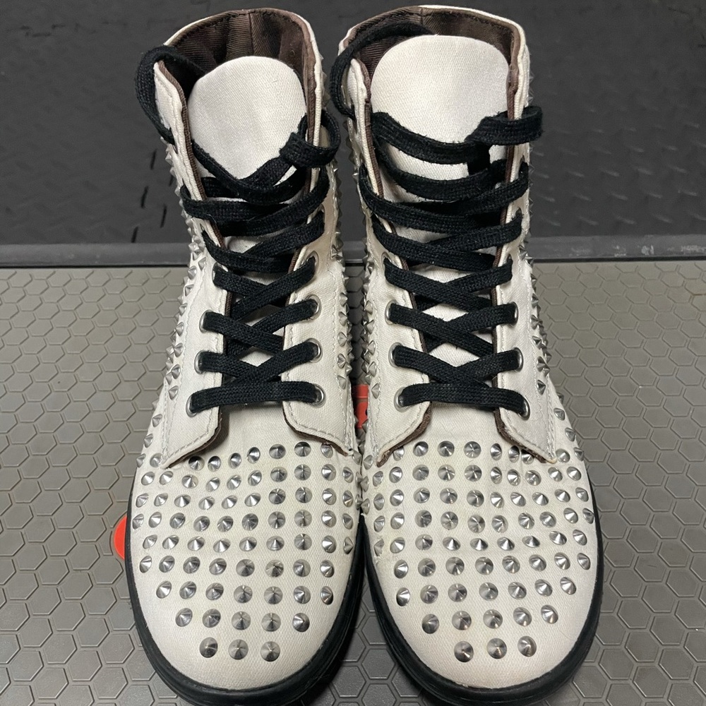 Dr. Martens Shorestud white spiked canvas shoes